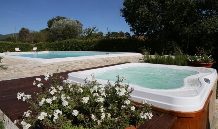 Villa Collepere Country House Мателіка Екстер'єр фото