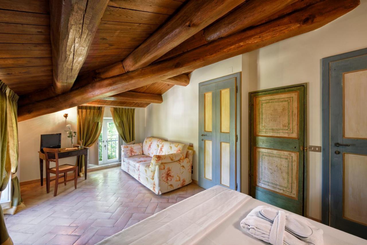 Villa Collepere Country House Мателіка Екстер'єр фото